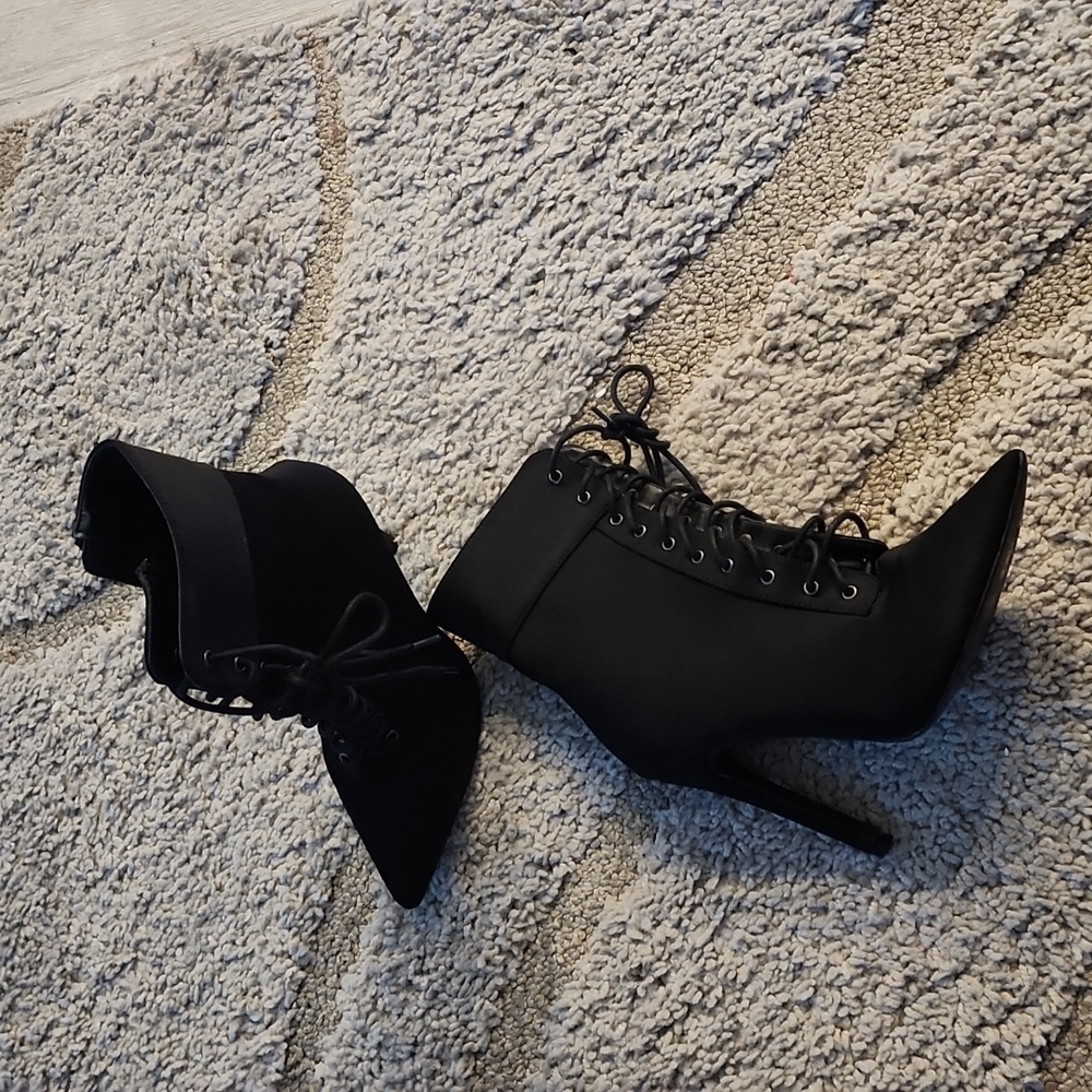 Heeled boots